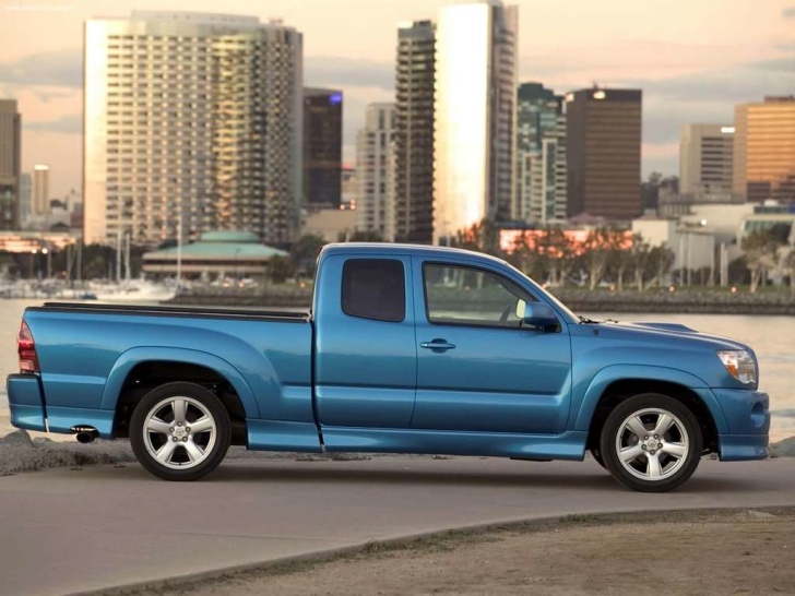 Toyota Tacoma X-Runner 2013