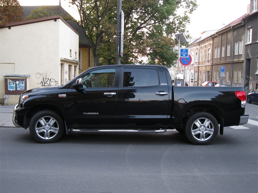 Toyota Tundra 5.7 V8
