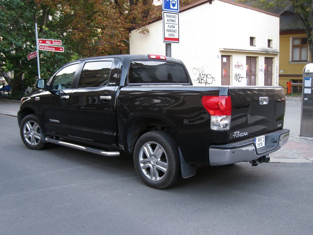 Toyota Tundra 5.7 V8