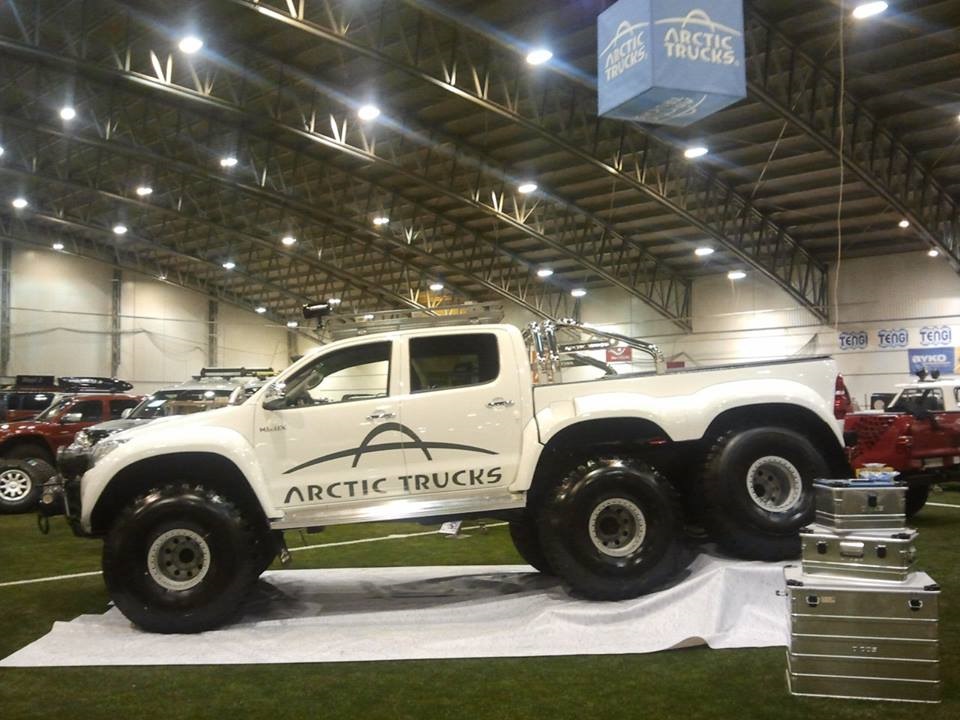 Toyota Tundra 6x6