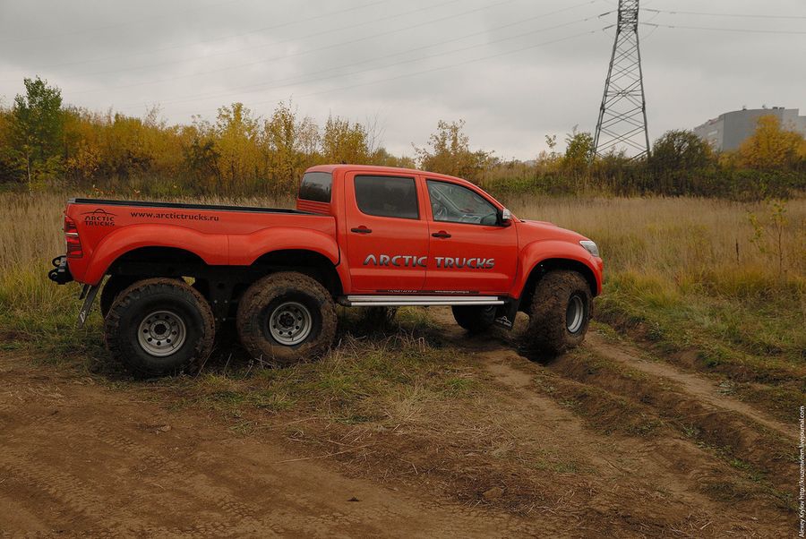 Toyota Tundra 6x6