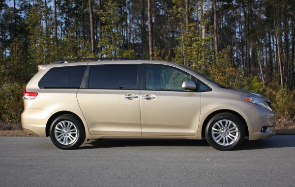 Toyota Van 2010
