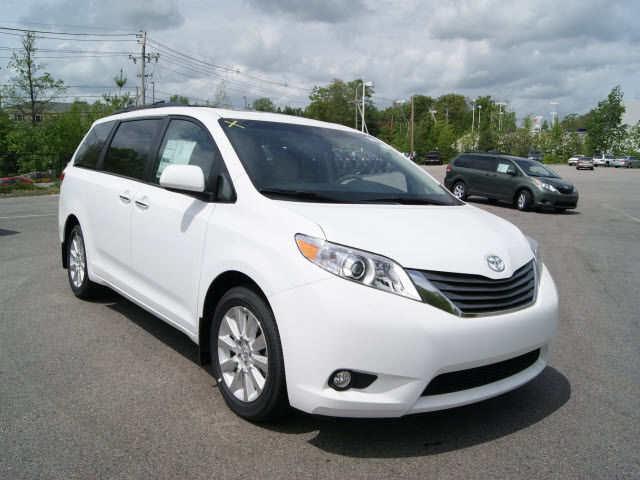 Toyota Van 2012