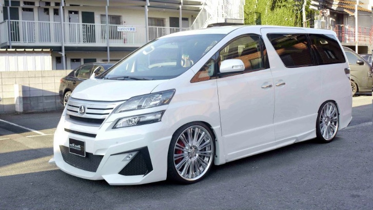 Toyota Vellfire 2014