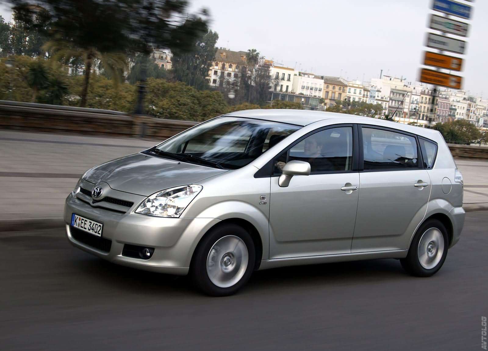 Toyota Verso 2004