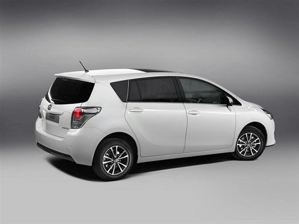 Toyota Verso Deep Titanium
