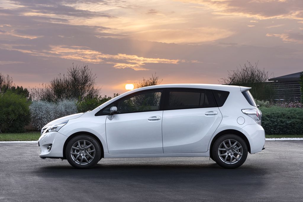 Toyota Verso Hybrid 2015