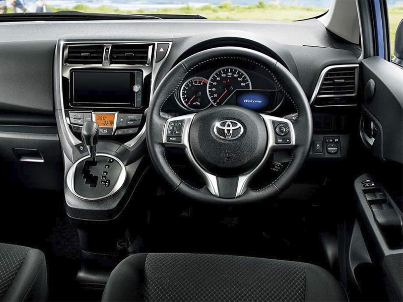 Toyota Verso Hybrid 2015