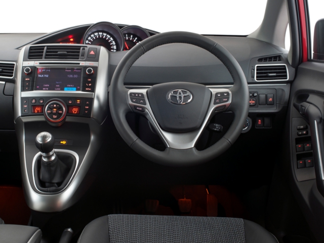 Toyota Verso Red