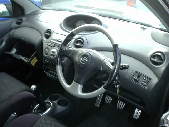 Toyota Vitz 2002