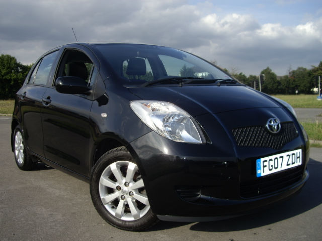 Toyota Yaris Black