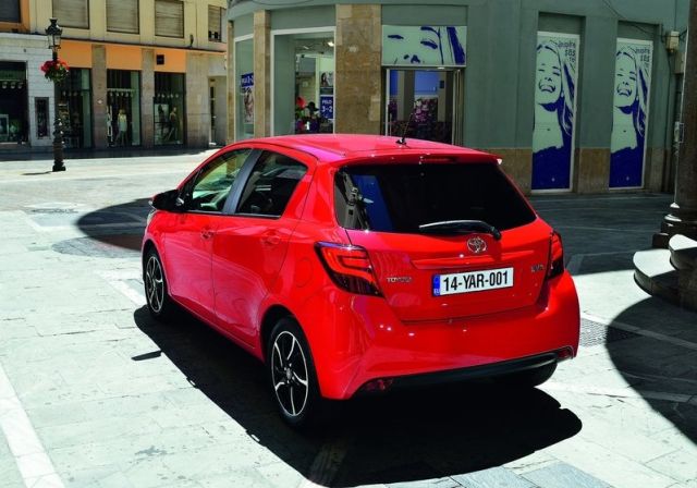 Toyota Yaris Hatchback 2015