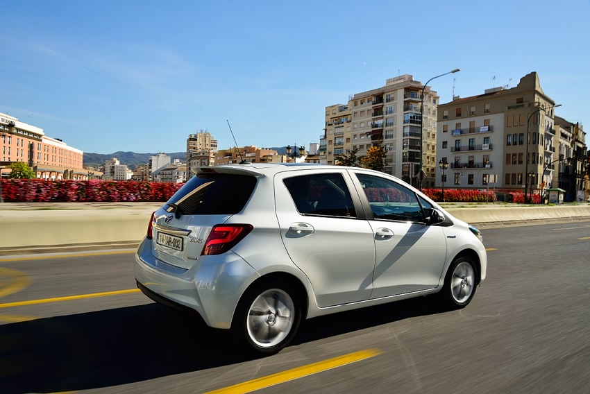 Toyota Yaris Hybrid 2015