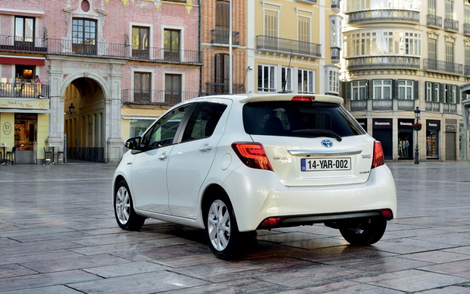 Toyota Yaris Hybrid 2015
