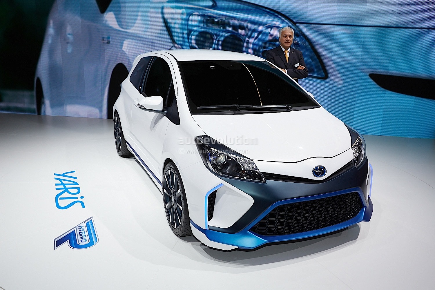 Toyota Yaris Hybrid-R