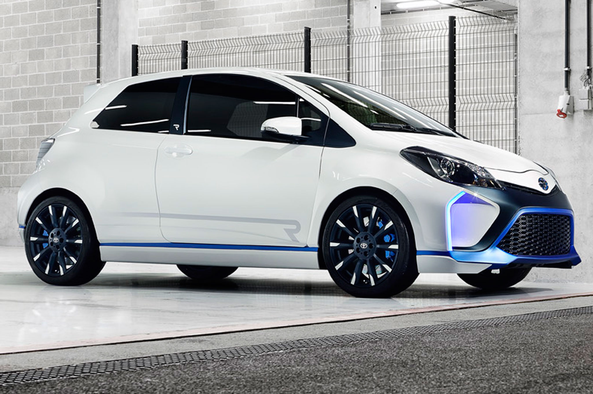 Toyota Yaris Hybrid-R