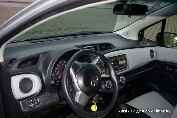 Toyota Yaris Le 2012