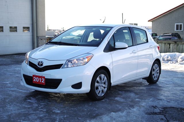 Toyota Yaris Le 2012