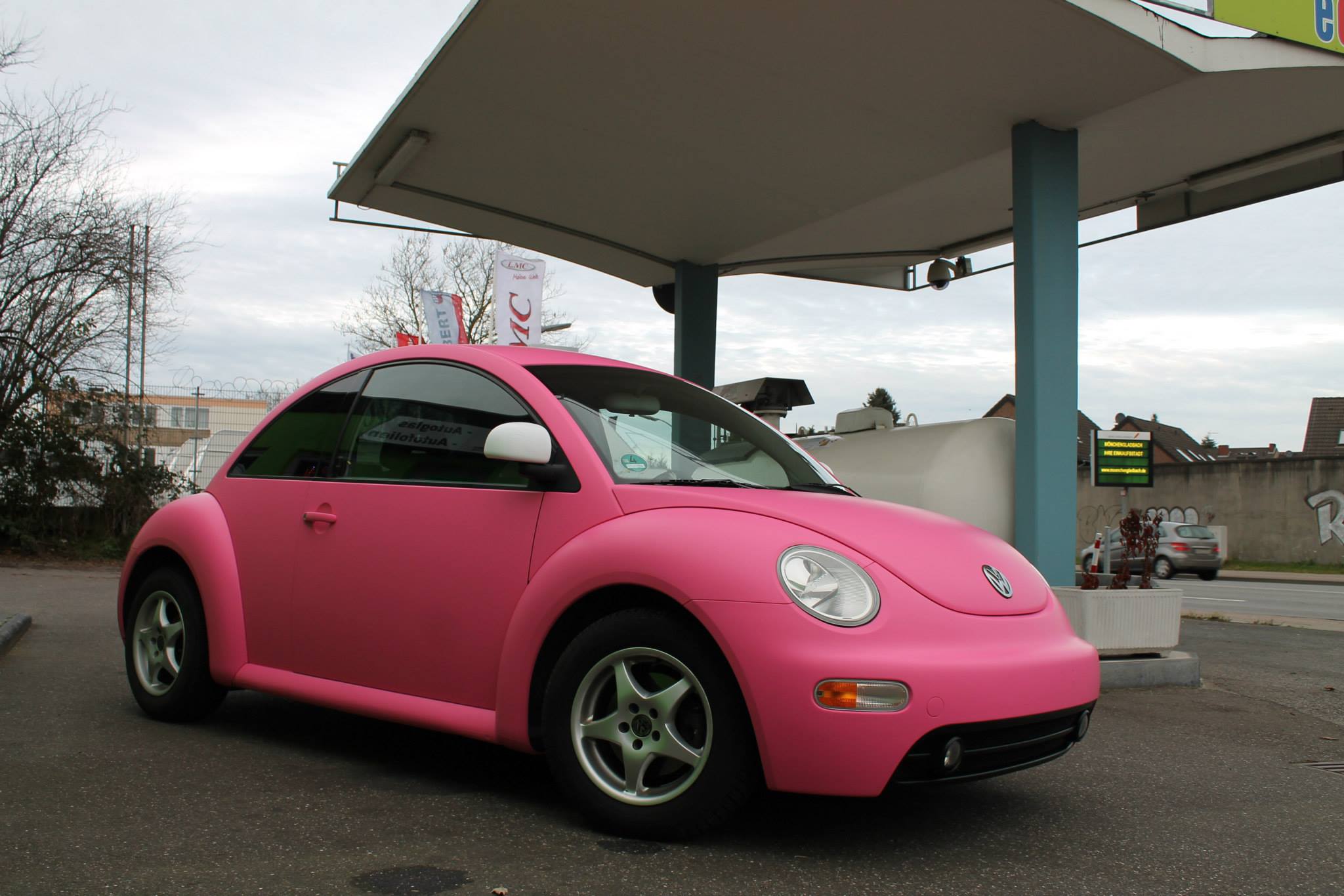 Volkswagen Beetle Pink