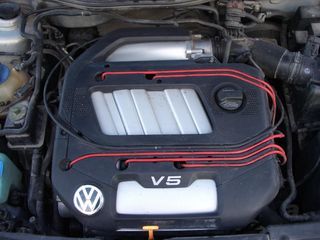 Volkswagen Golf 2.3 V5