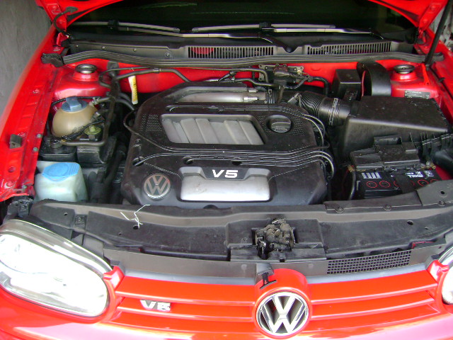 Volkswagen Golf 2.3 V5