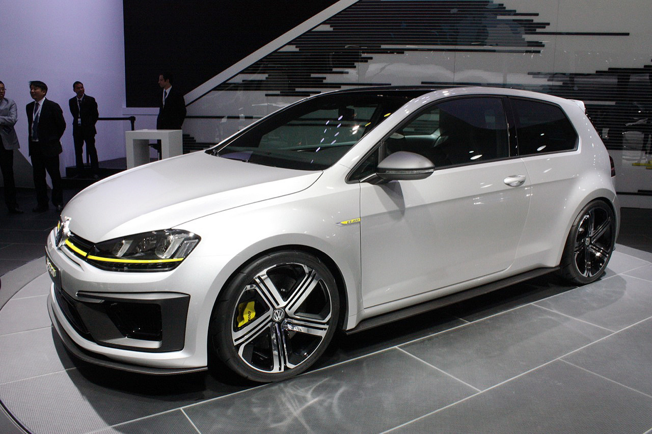 Volkswagen Golf R400