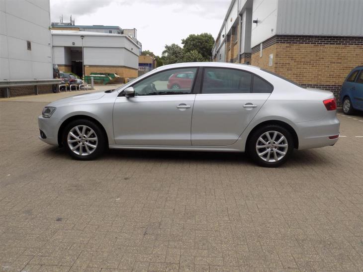 Volkswagen Jetta 1.6 Tdi Bluemotion