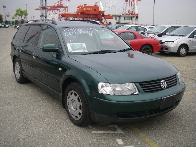 Volkswagen Passat Green