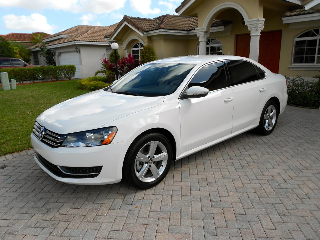 Volkswagen Passat White Volkswagen Passat White