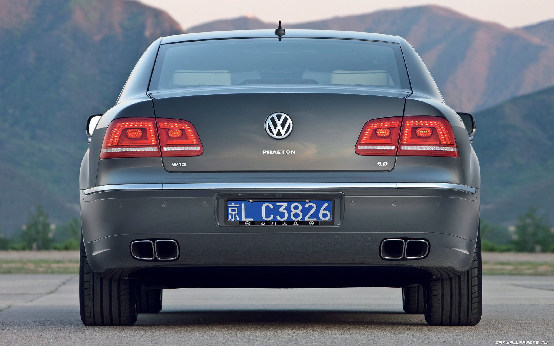Volkswagen Phaeton V12