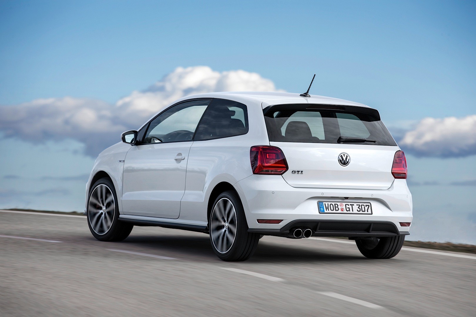 Volkswagen Polo White 2015