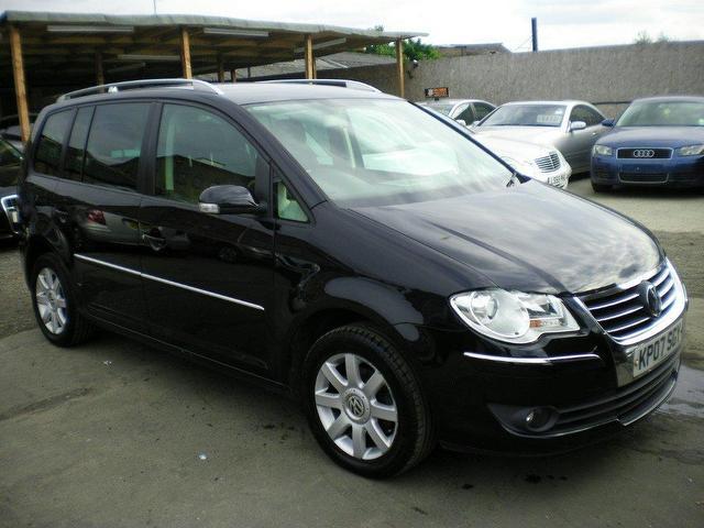 Volkswagen Touran Black