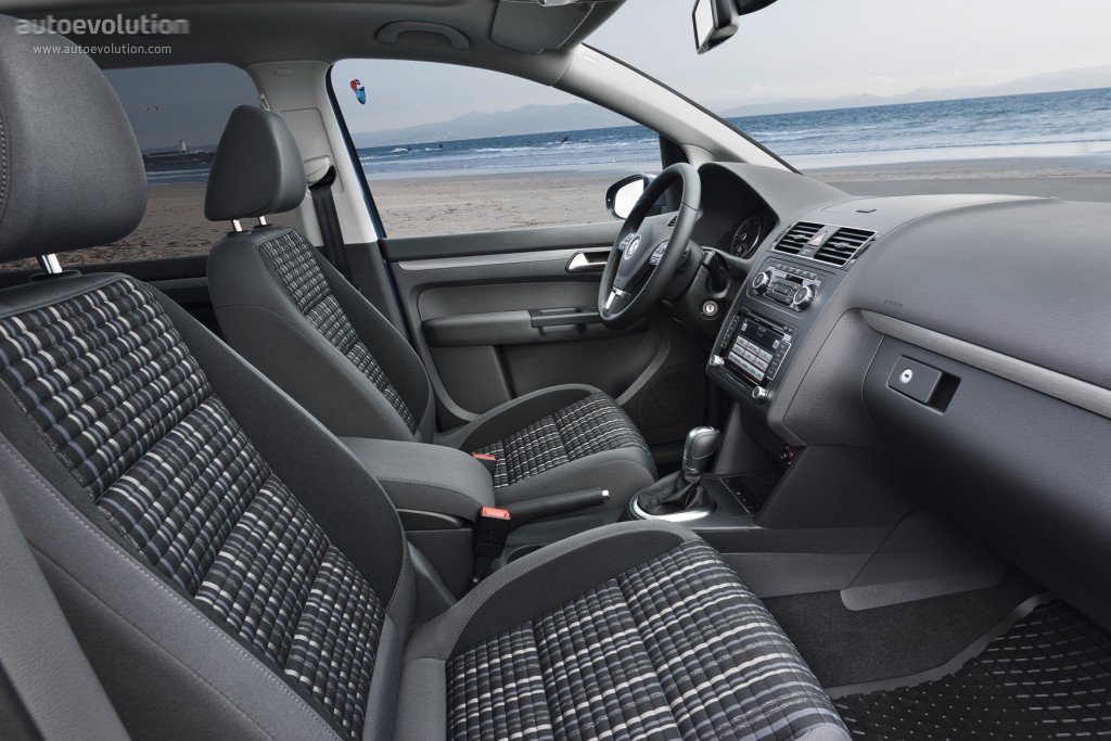 Volkswagen Touran Cross 2015