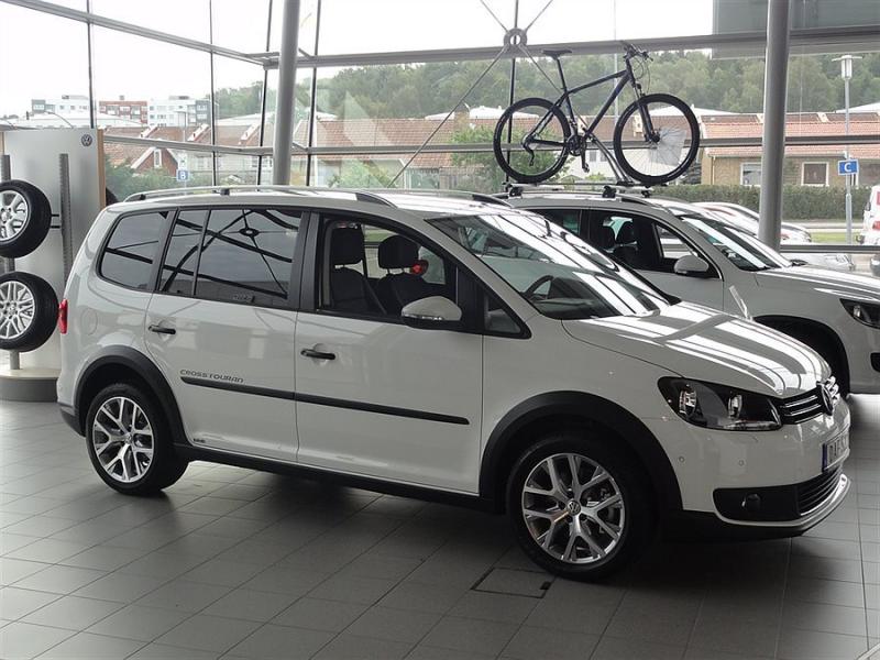 Volkswagen Touran Cross 2015