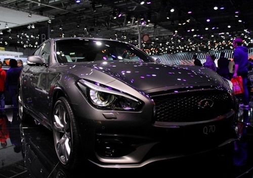 Infiniti q70 sedan started using new fuel efficient diesel