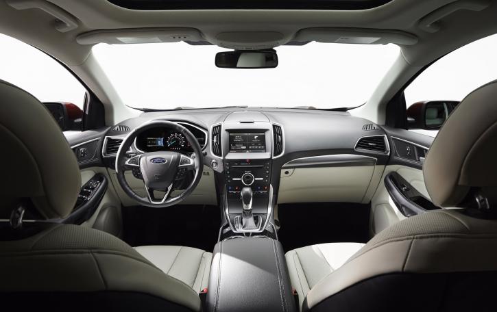 2015 Ford Edge interior