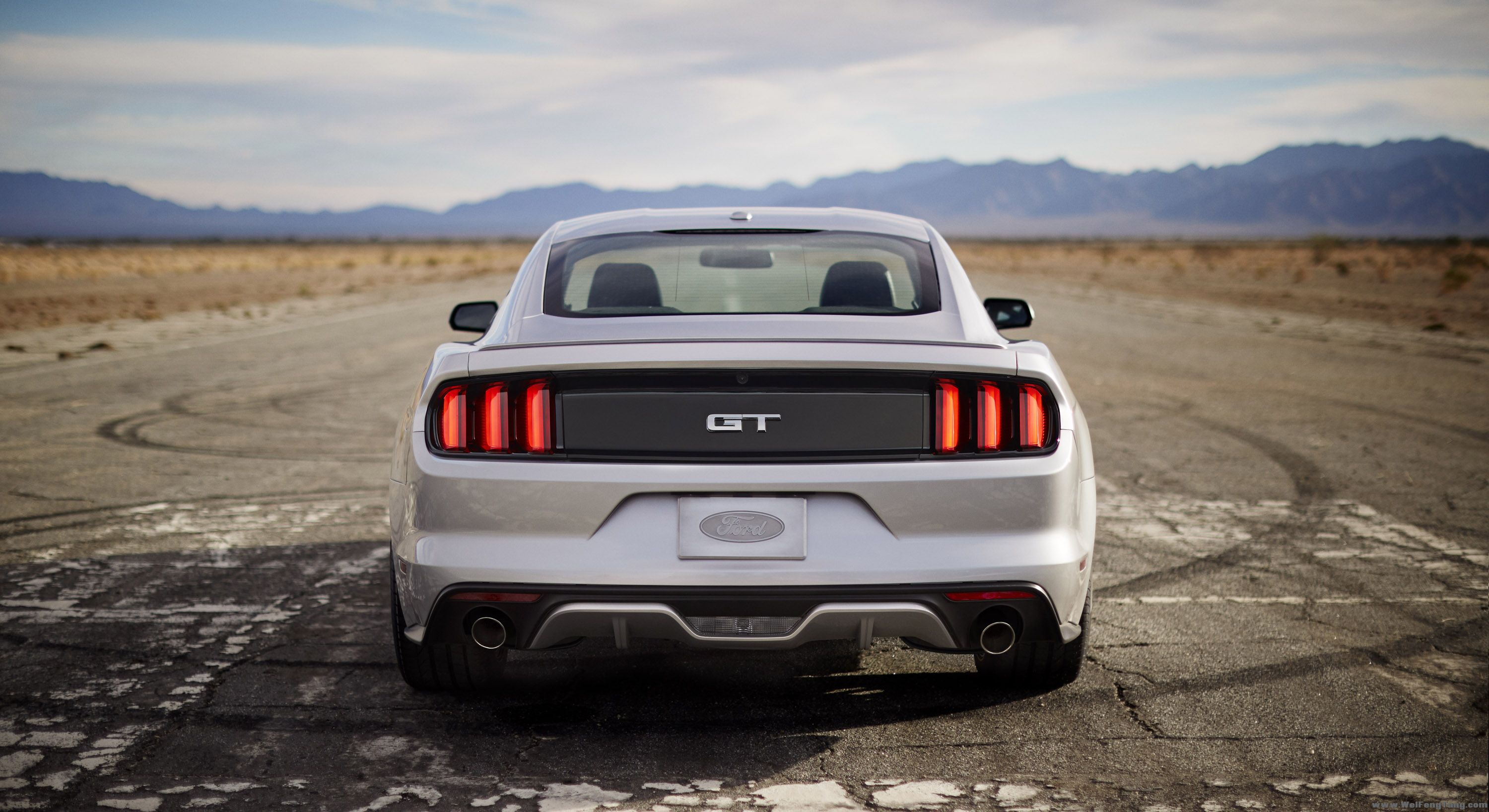 2015 Ford Mustang white