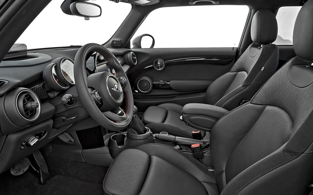 2015 Mini Cooper interior
