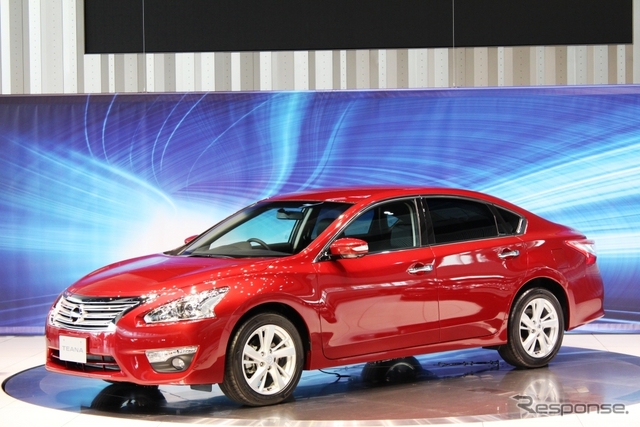 2015 Nissan Teana red