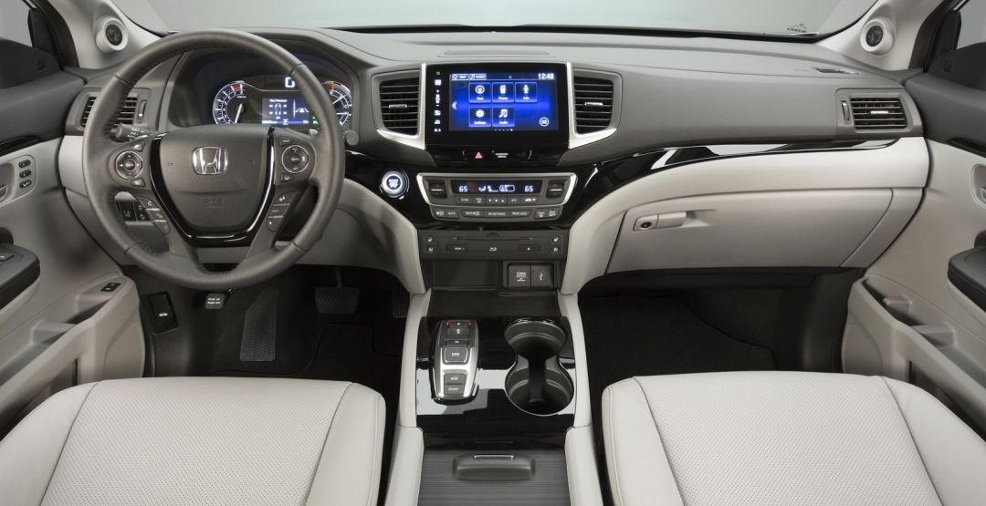 2016 Honda Pilot interior