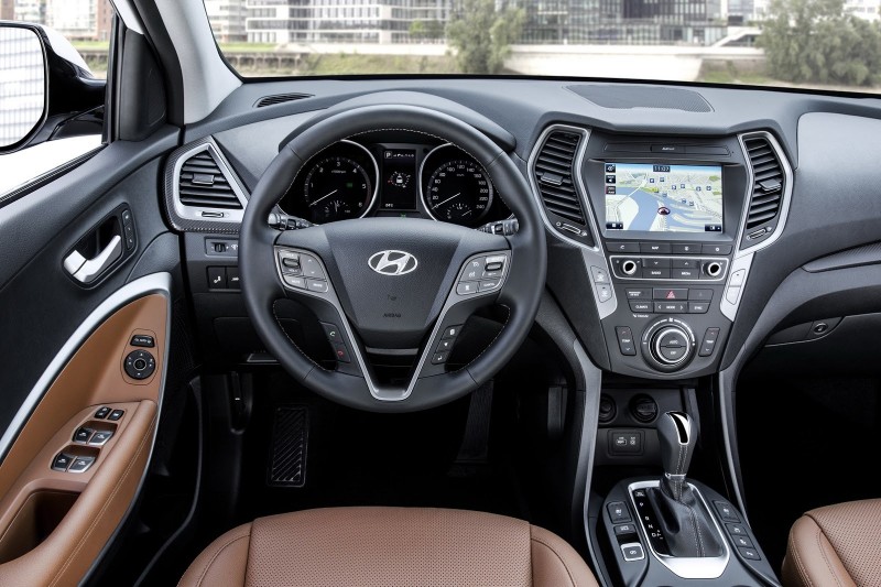 2016 Hyundai Santa Fe interior