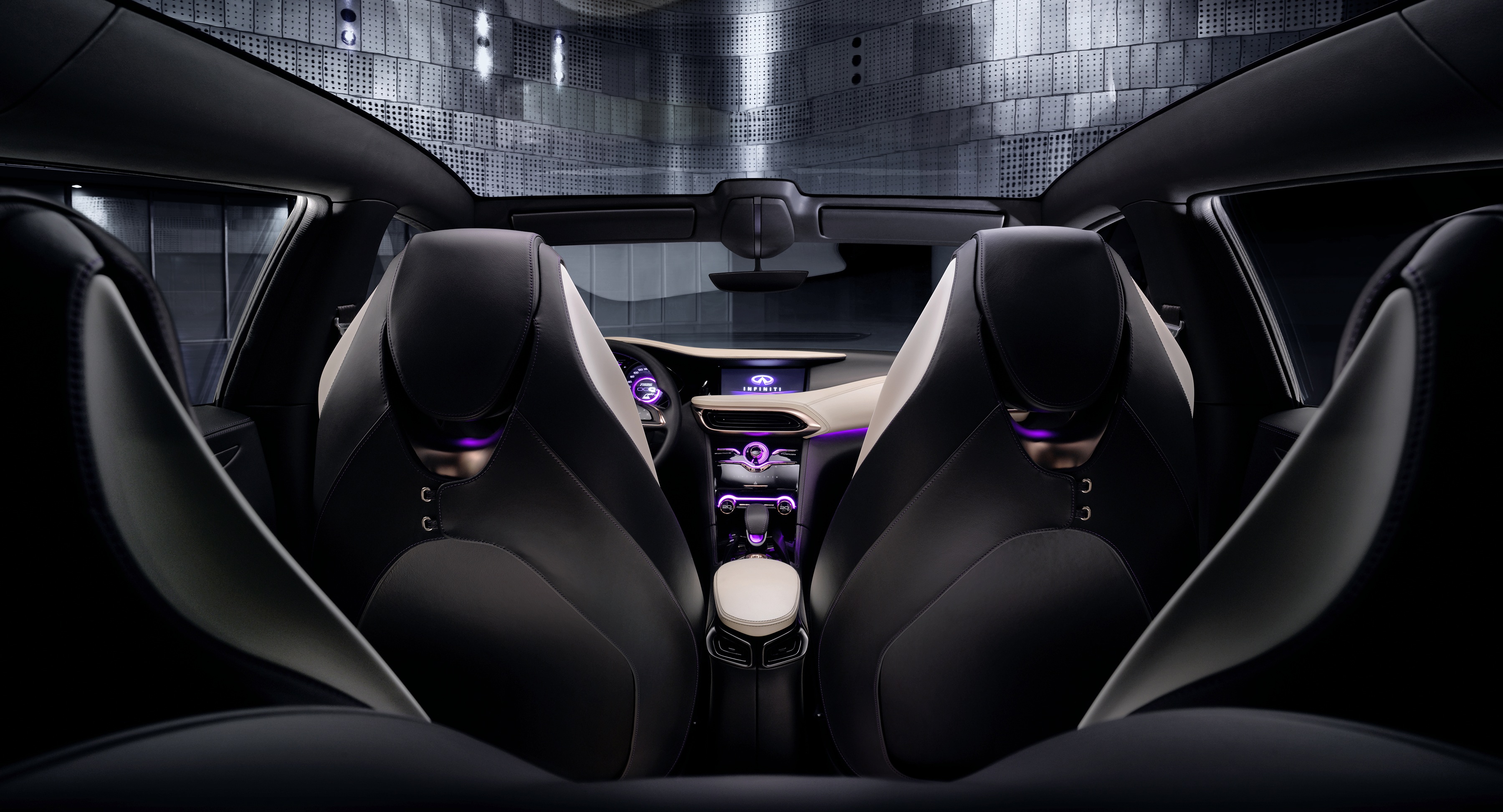 2016 Infiniti Q30 interior