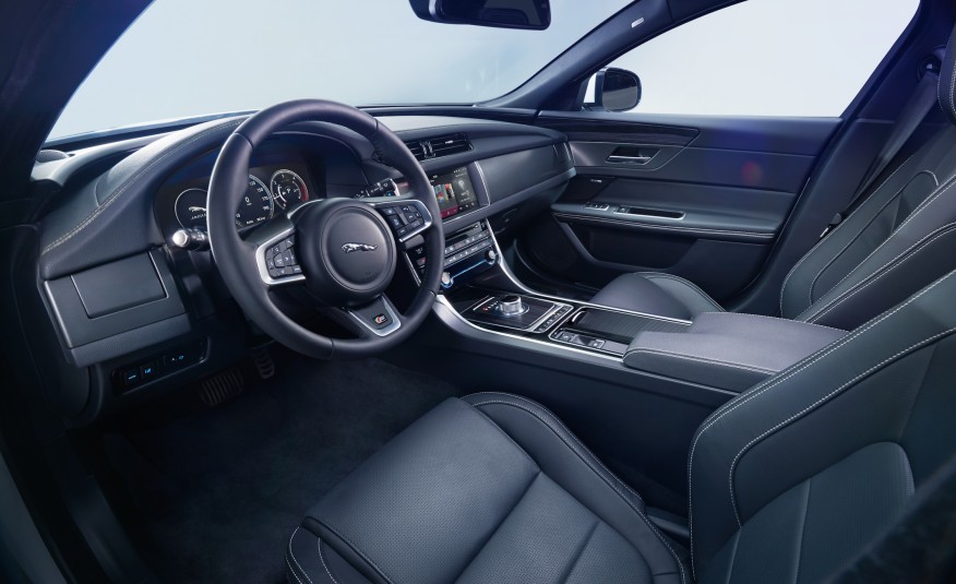 2016 Jaguar Xf black