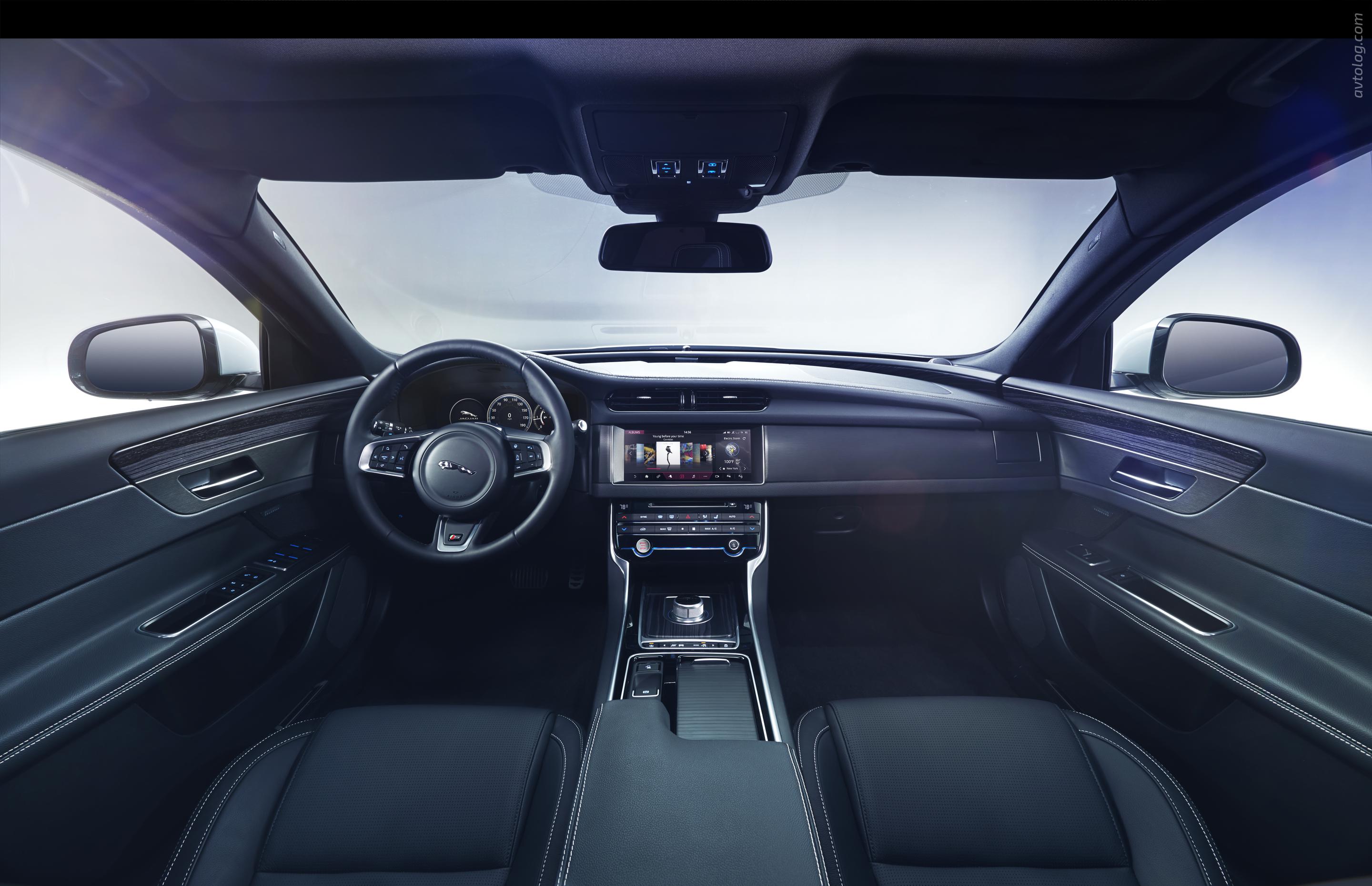 2016 Jaguar Xf interior