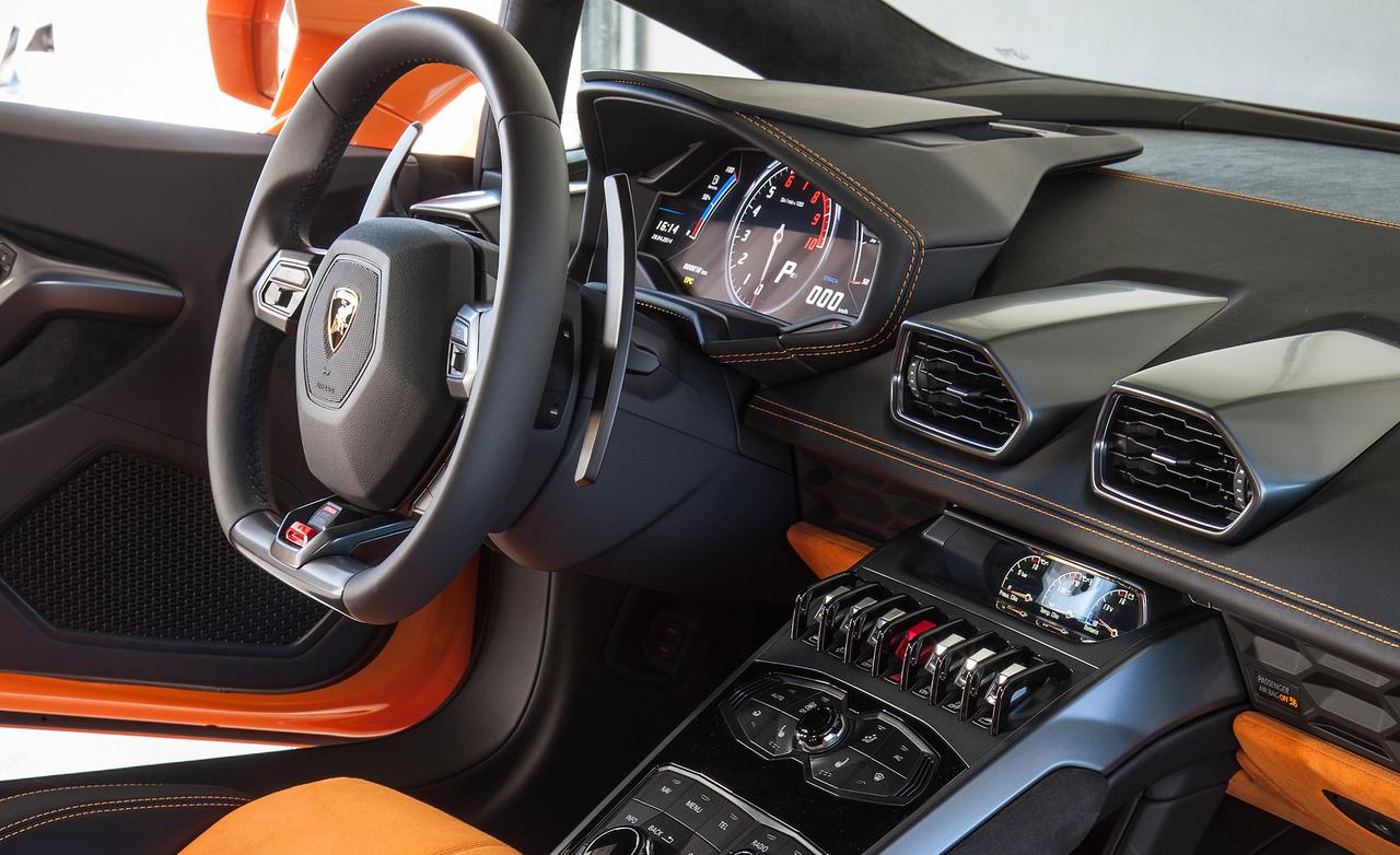 2016 Lamborghini Huracan interior