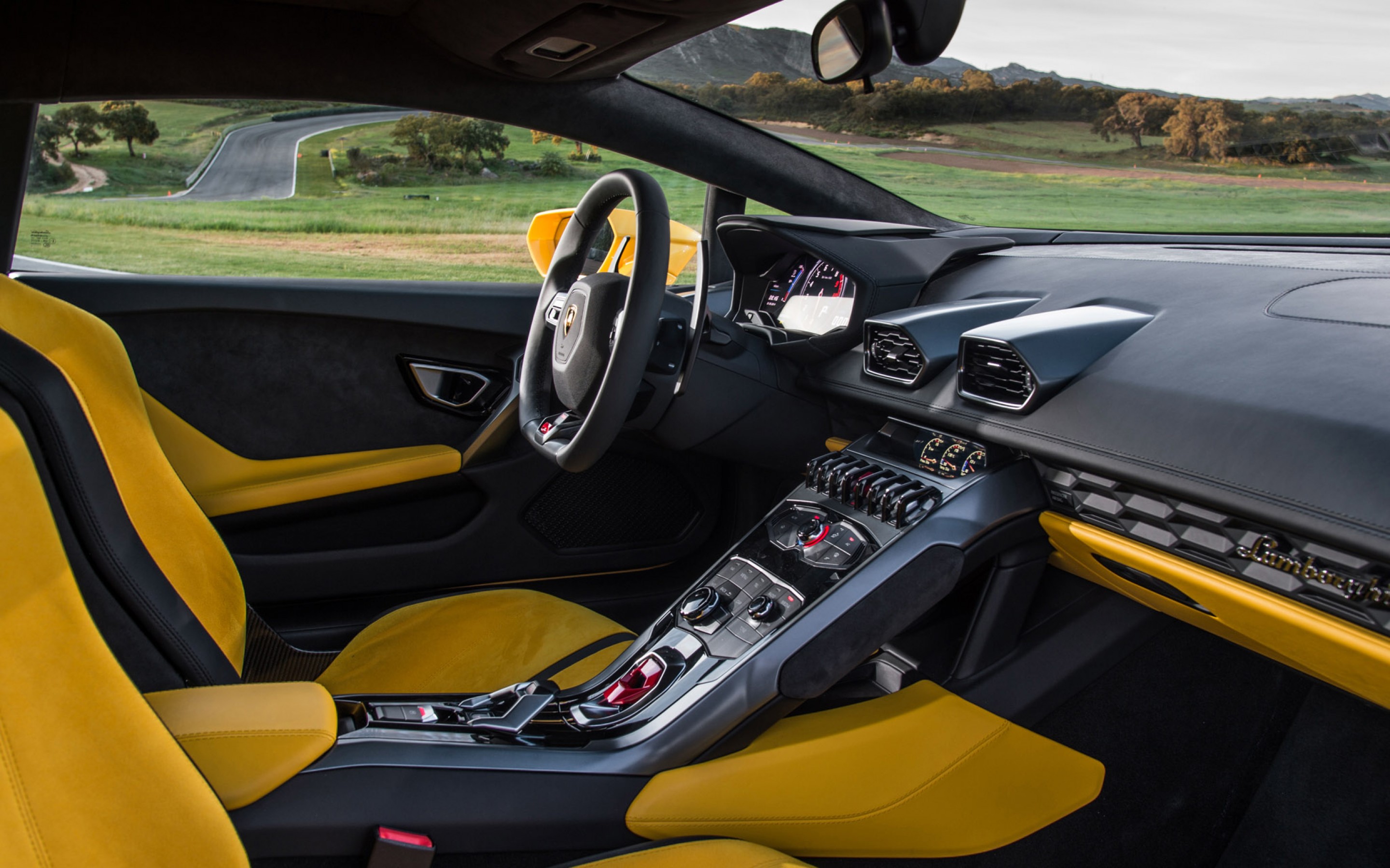 2016 Lamborghini Huracan interior