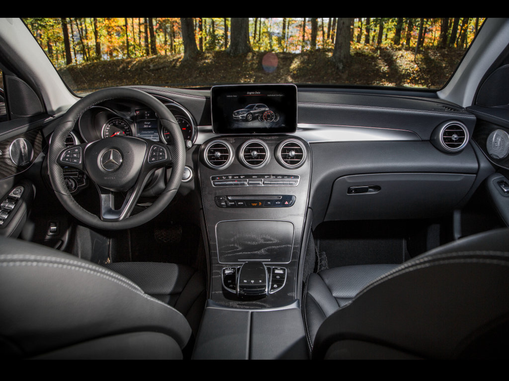 2016 Mercedes Glc interior