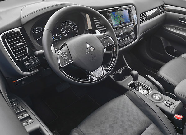 2016 Mitsubishi Outlander interior