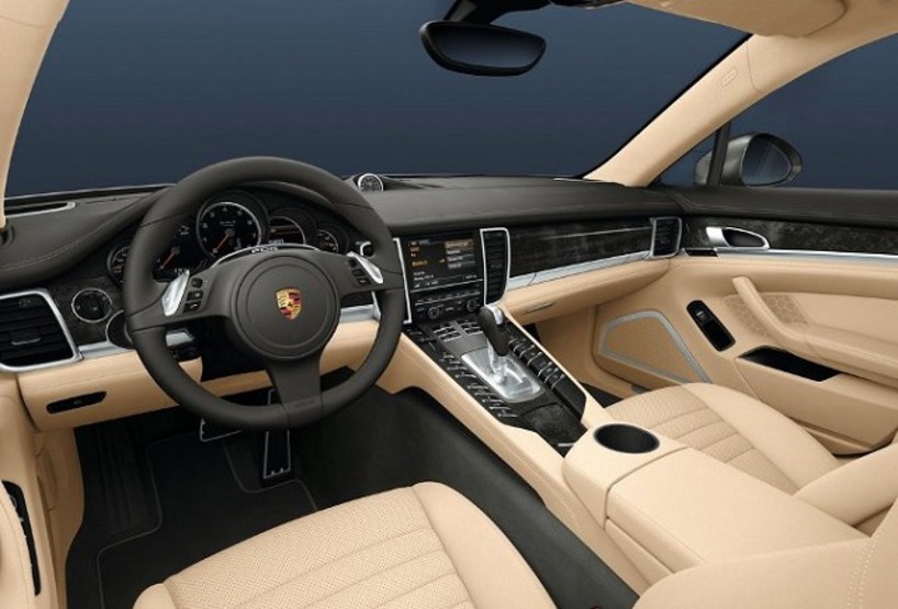 2016 Porsche Macan interior