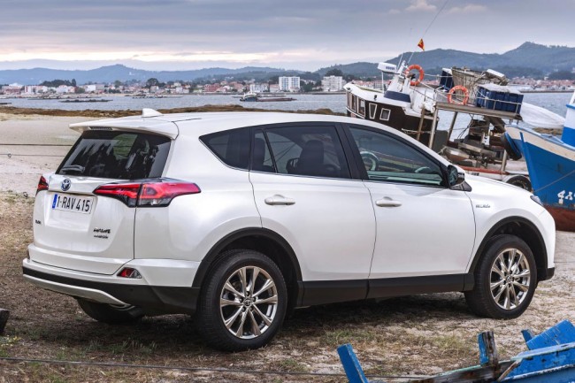 2016 Toyota Rav4 white